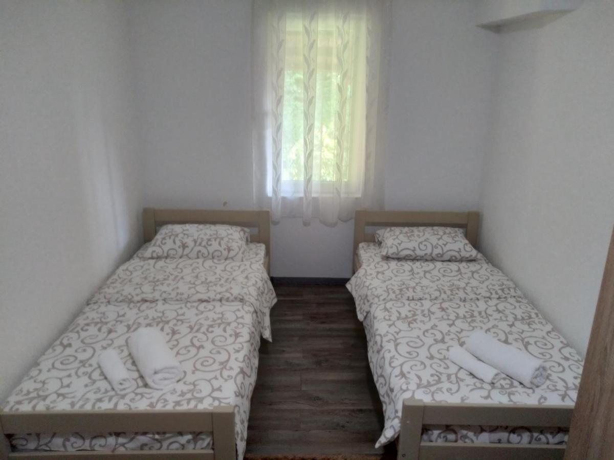 Guest House Erdan Плав Екстер'єр фото