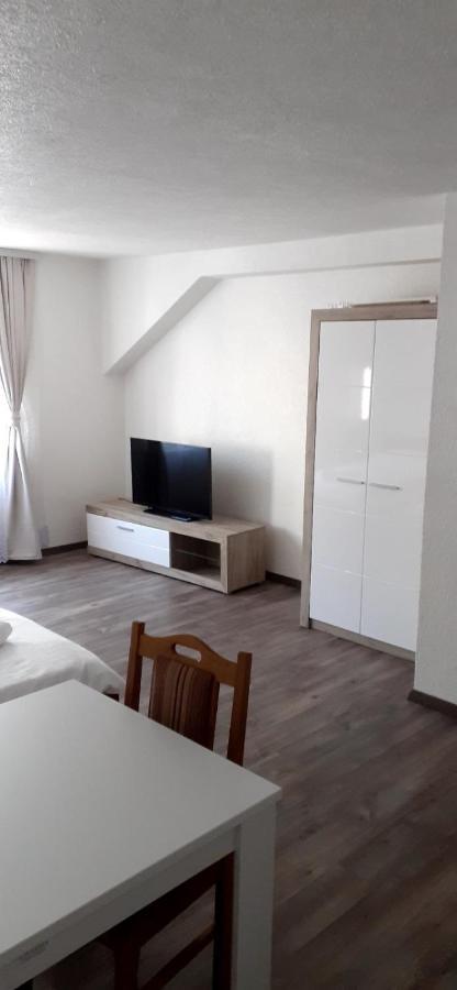 Guest House Erdan Плав Екстер'єр фото