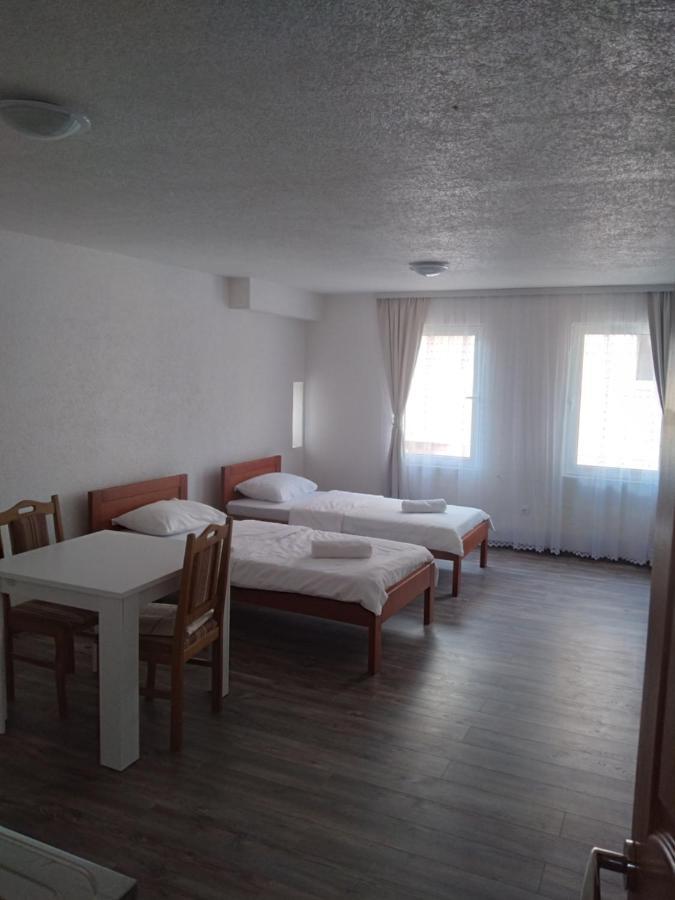 Guest House Erdan Плав Екстер'єр фото