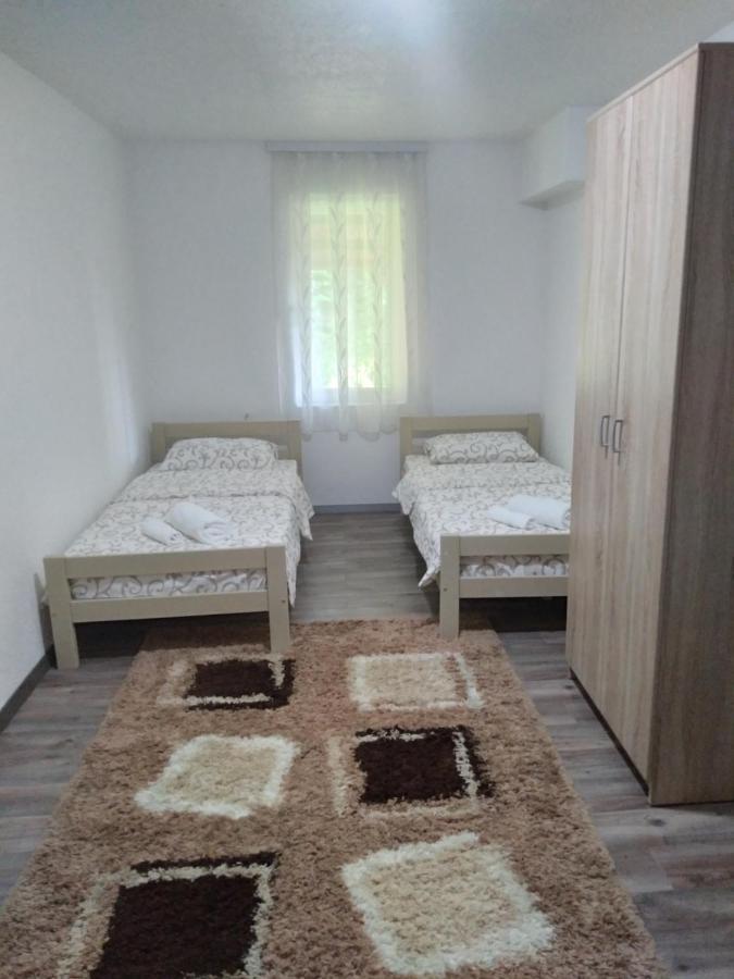 Guest House Erdan Плав Екстер'єр фото