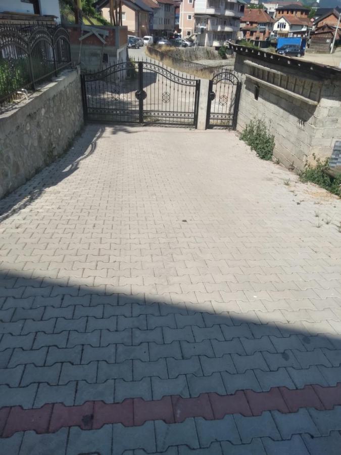 Guest House Erdan Плав Екстер'єр фото